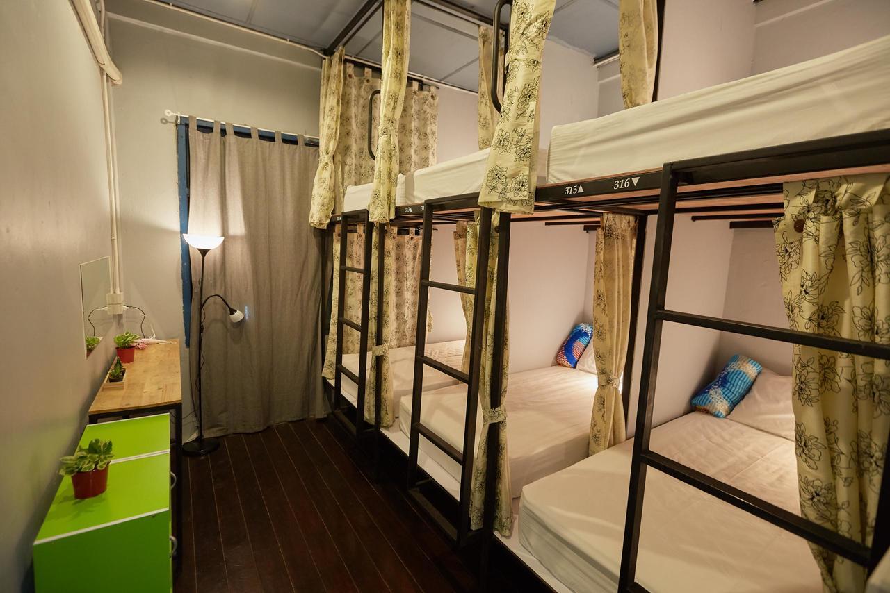 Meet Up Hostel バンコク都 エクステリア 写真