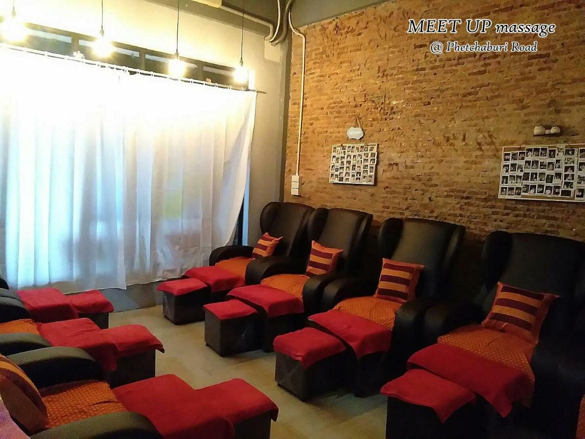 Meet Up Hostel バンコク都 エクステリア 写真