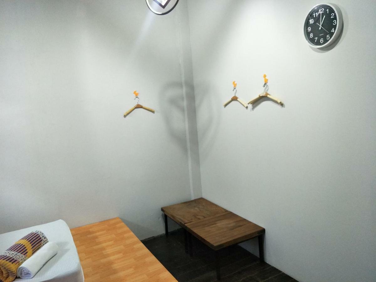Meet Up Hostel バンコク都 エクステリア 写真