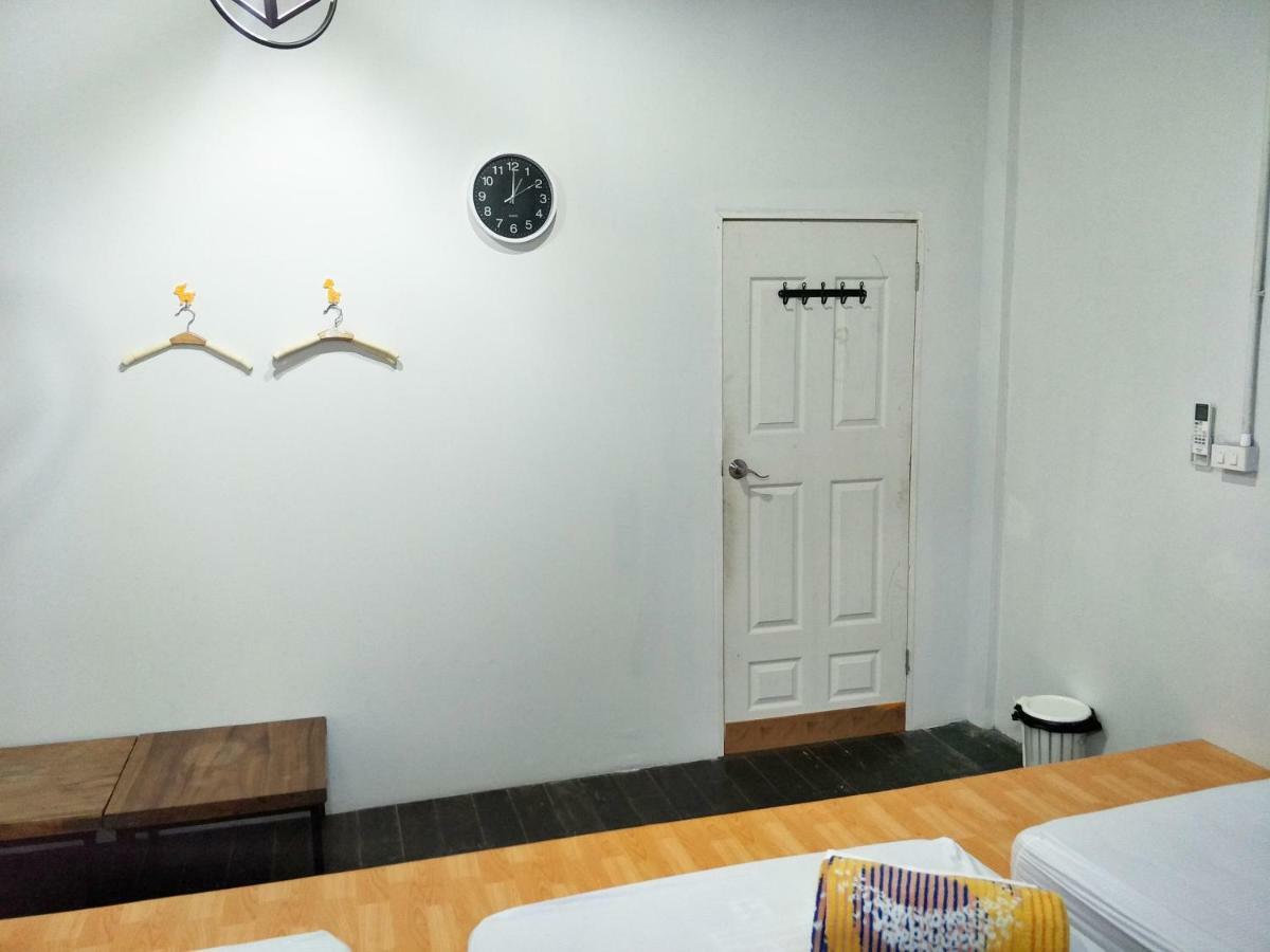 Meet Up Hostel バンコク都 エクステリア 写真